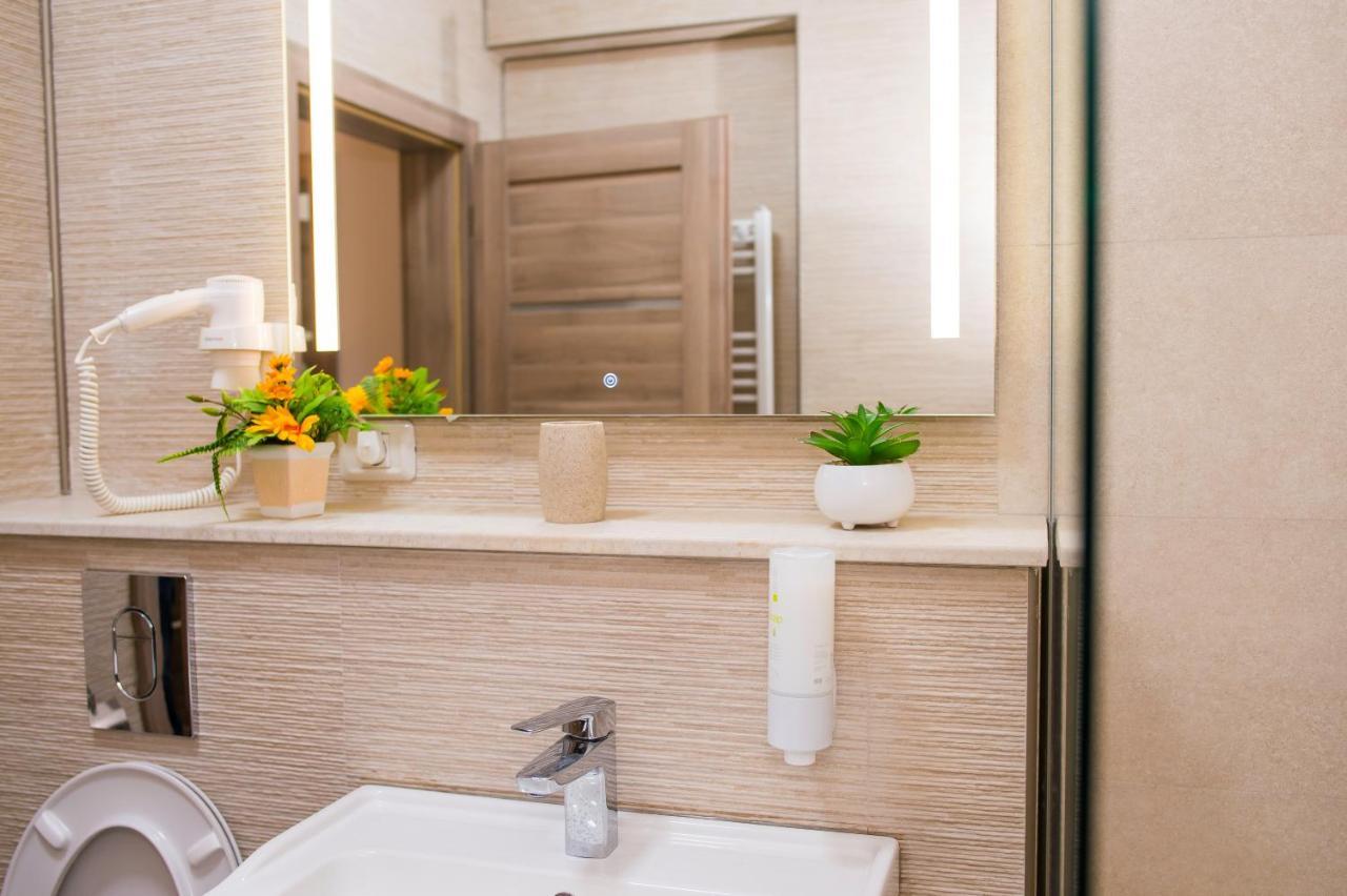 Golden Shell Apartment Mamaia Nord นาโวดาริ ภายนอก รูปภาพ
