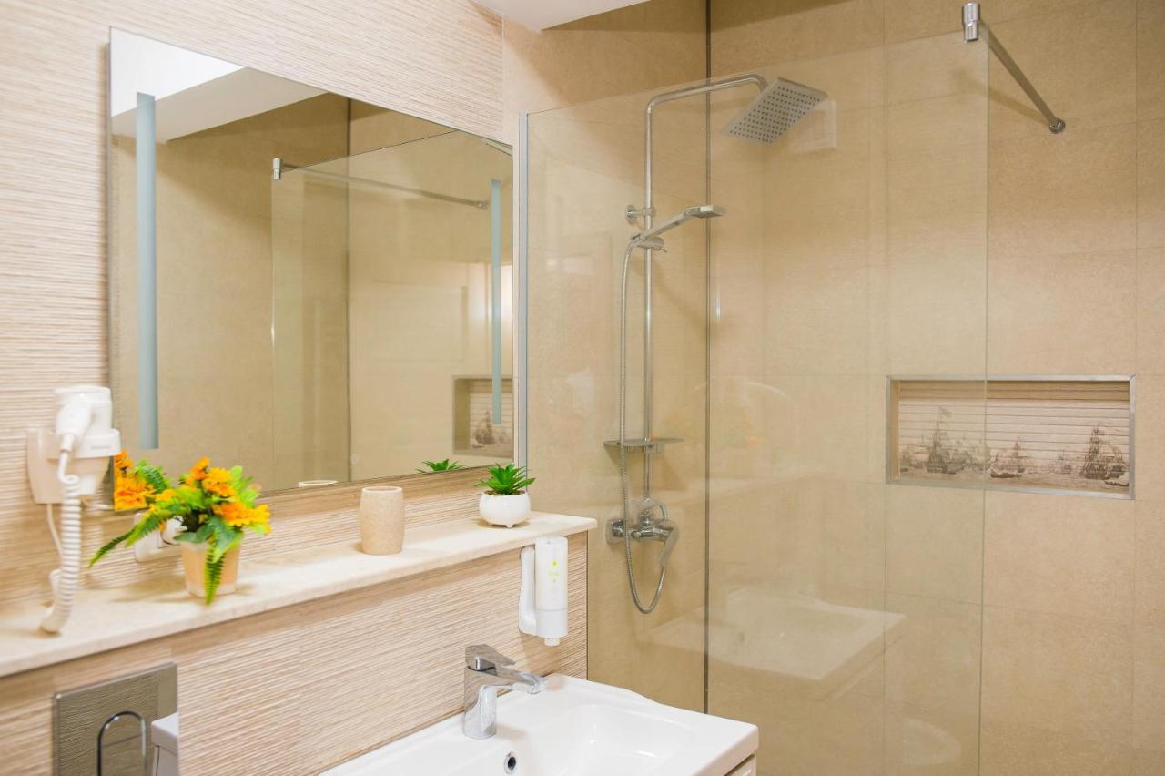 Golden Shell Apartment Mamaia Nord นาโวดาริ ภายนอก รูปภาพ