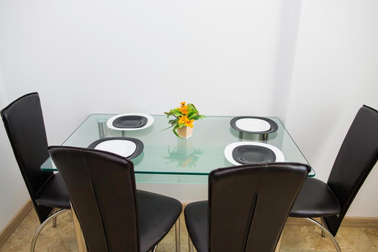 Golden Shell Apartment Mamaia Nord นาโวดาริ ภายนอก รูปภาพ